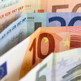 Detinguts per distribuir bitllets falsos de 20 Euros